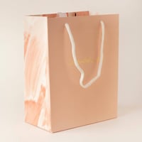 أكياس فاخرة للعيد لون وردي وختم "عيدكم مبارك /العد...