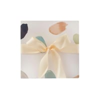 علبة فاخرة للكيك والحلويات لون أبيض بنمط تيرازو وش...