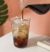 اكواب بلاستيك شفافة بقاعدة منحنية 12أنز بدون غطاء...