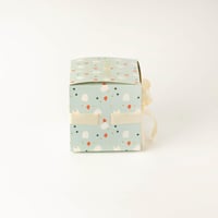 علب التوزيعات الفاخرة لون سماوي بنمط تيرازو بعبارة...