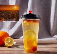 أكواب بلاستيك شفاف للعصائر بغطاء وقلب احمر - 360مل...