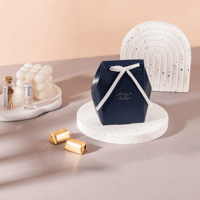 حقيبة توزيعات ورقية فاخرة بلون كحلي وعبارة"عيدكم م...