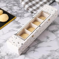 علب ورقية مستطيلة بنافذة للمعمول والشكولاتة مع تقس...