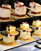 قاعدة كيك دائري ذهبي واسود-6سم/العدد 80 قاعدة