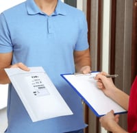 ظرف أبيض للشحن للطرود والطلبات بفقاعات حماية داخلي...