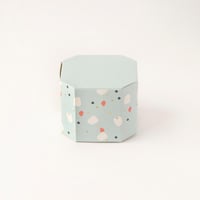 علب التوزيعات الفاخرة لون سماوي بنمط تيرازو/العدد...