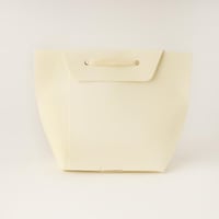 حقيبة توزيعات ورقية فاخرة بلون بيج وعبارة"عيدكم مب...