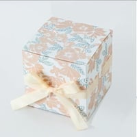 علبة توزيعات شوكولاته بتصميم فاخر بشريطة / العدد 1...