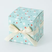 علب التوزيعات الفاخرة لون سماوي بنمط تيرازو / العد...