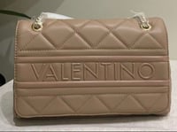 شنطة نسائية من ماريو فالنتينو