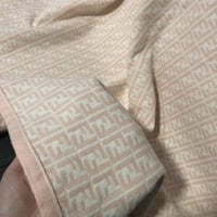 بطانية وردي