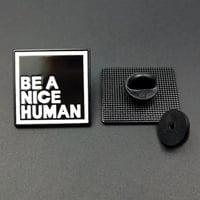 بروش "be a nice human" اسود