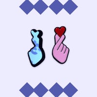 ستيكر حديد - يد وقلب 1