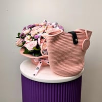 الشنطة الوردية مع القبعة