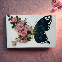 لوحة الفراشة الوردية