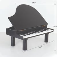 تحفة بيانو خشبي باللون الأسود