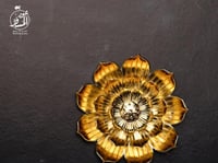 قاعدة مكتبية (وردة)