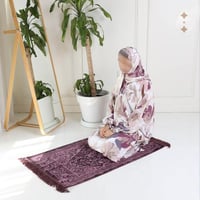 طقم شرشف صلاة مشجر- عنابي