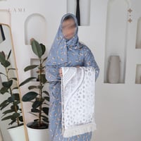 طقم صلاة زهرة الياسمين رمادي