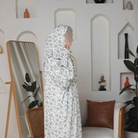 شرشف صلاة مشجر ابيض