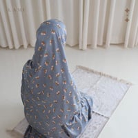 طقم صلاة زهرة الياسمين رمادي