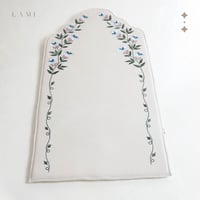 سجادة صلاة همس الأزهار ابيض