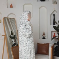 شرشف صلاة مشجر ابيض