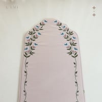 سجادة صلاة همس الأزهار وردي