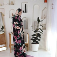 طقم زهرة الندى اسود