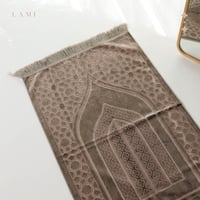 سجادة صلاة حرير - بني غامق