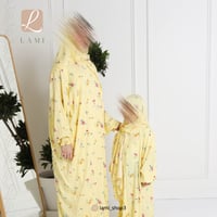 شرشف صلاة الام و البنت اصفر