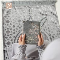 مصحف مخمل بالاسم - رمادي