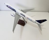 مجسم طائرة B777 بشعار الفورميلا