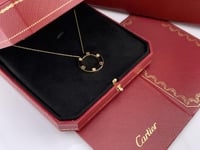 قلادة ذهبية فاخرة عيار 18 بتصميم إيطالي راقٍ