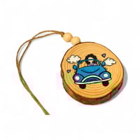 تعليقة سيارة رسمت من الجهتين