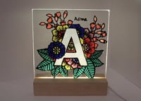 تحفة زجاجية بإضاءة LED بالنحت والرسم حسب الطلب