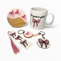 بوكس الفيونكه ( كوب، قاعدة كوب، فاصل كتاب، ميداليه...