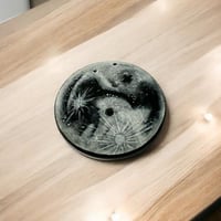 قاعدة كوب ( القمر ) رسم يدوي