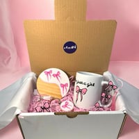 بوكس الفيونكه ( كوب، قاعدة كوب، فاصل كتاب، ميداليه...