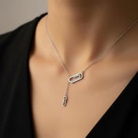 قلادة نسائية تصميم شكل مشبك من الفضة 925 ومزينة با...