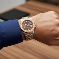 ساعة رجالية فاخرة لون فضي ذهبي تصميم مستوحى عالمي...