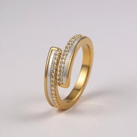 خاتم نسائي مزين بالزيراكون والكريستالات مطلي بالذه...