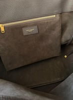 شنطة سان لوران BEA مقاس 28cm