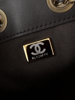 شنطة شانيل Mini hopo bag 22cm