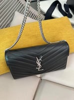 شنطة سان لوران مقاس 22cm