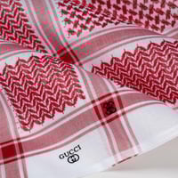 شماغ قوتشي أحمر رجالي فاخر | تصميم كلاسيكي أنيق إص...