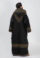 فروة شتوية رجالي سوداء بتطريز ذهبي وفرو داخلي كامل