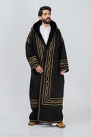 فروة شتوية رجالي سوداء بتطريز ذهبي وفرو داخلي كامل