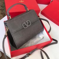 حقيبة فالنتينو