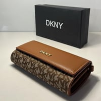حقيبة - DKNY